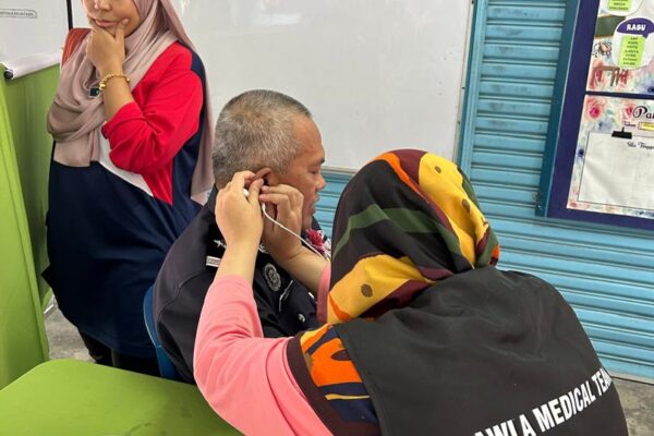 sakura-KLINIK AWLA COME TO SCHOOL SK BUKIT GAMBIR (12)