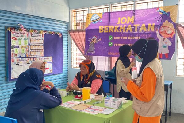 sakura-KLINIK AWLA COME TO SCHOOL SK BUKIT GAMBIR (28)