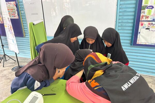 sakura-KLINIK AWLA COME TO SCHOOL SK BUKIT GAMBIR (7)