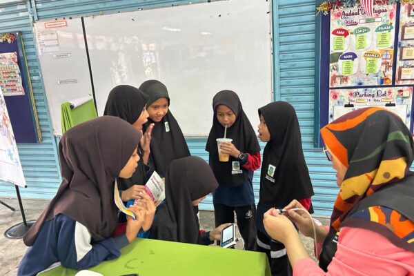 sakura-KLINIK AWLA COME TO SCHOOL SK BUKIT GAMBIR (9)